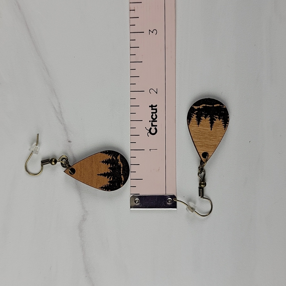 Cherry wood tear drop mountain earrings - Picture 3 of 3